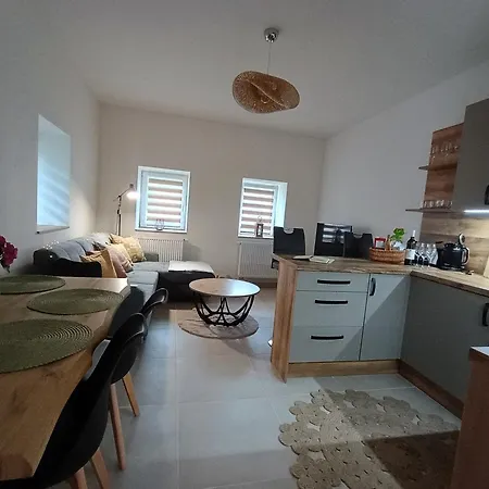 Chalupka Pod Hradom * Lednica