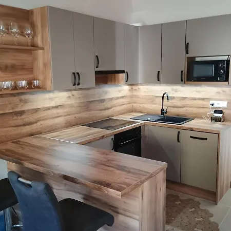 Chalupka Pod Hradom Lednica