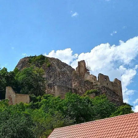 Chalupka Pod Hradom 펜션