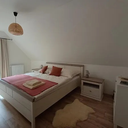 Chalupka Pod Hradom * Lednica