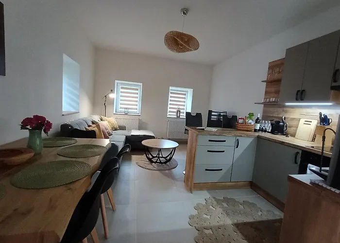 Chalupka Pod Hradom * Lednica